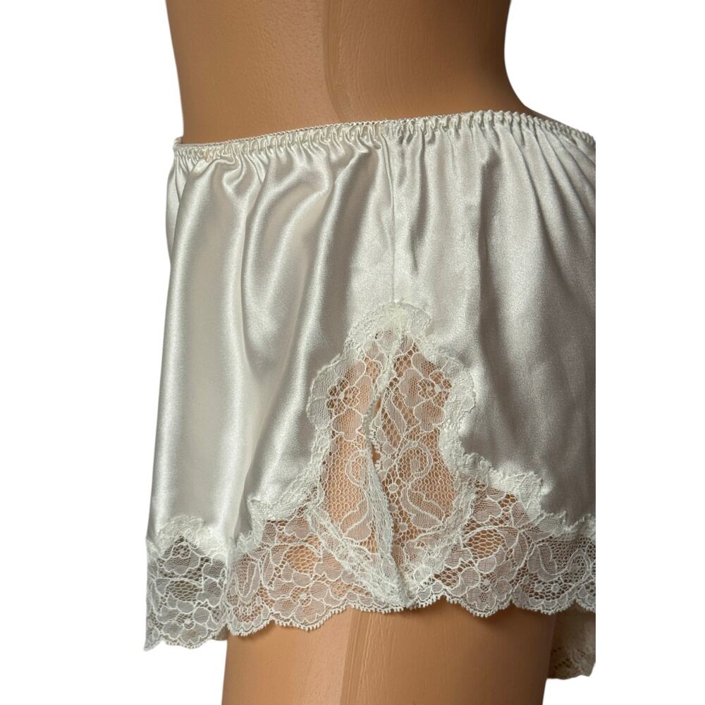 ViNTaGe Secrets in Lace Shiny Satin Tap Panties Sleep Shorts Size XL - Picture 2 of 6